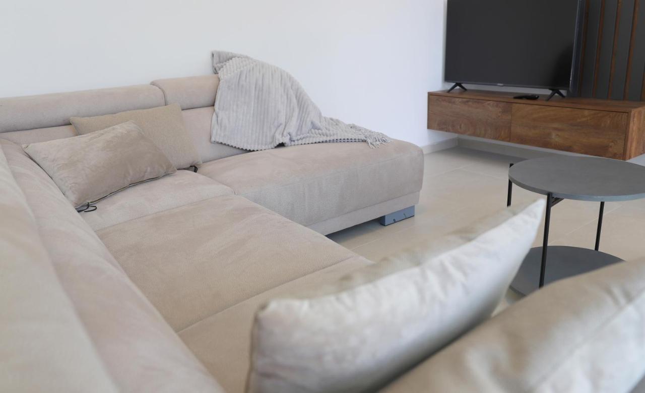 Brand New Apartment With Private Pool Njivice Εξωτερικό φωτογραφία